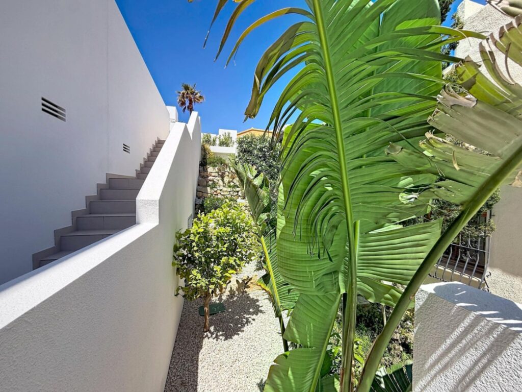 Brand new modern villa with sea views and private pool in Palmeras, Cumbre del Sol. 50
