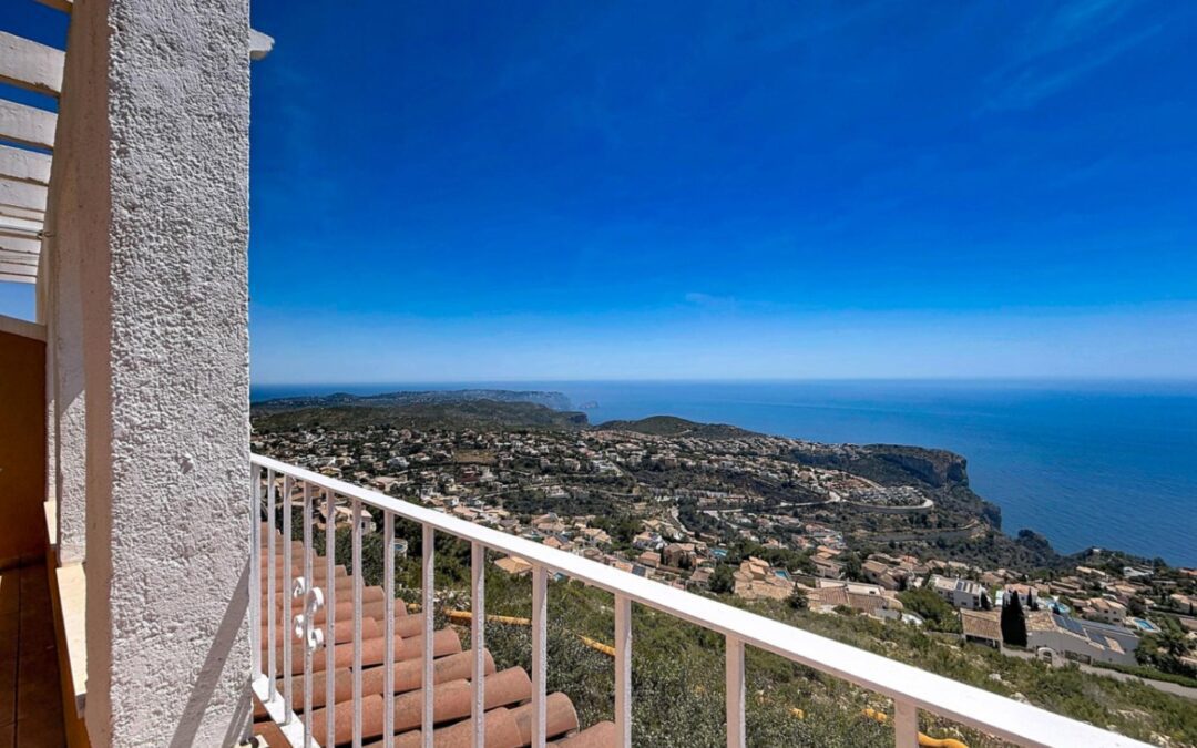 Apartamento dúplex en Pueblo Panorama, Cumbre del Sol, con vistas al mar y al Portet de Moraira
