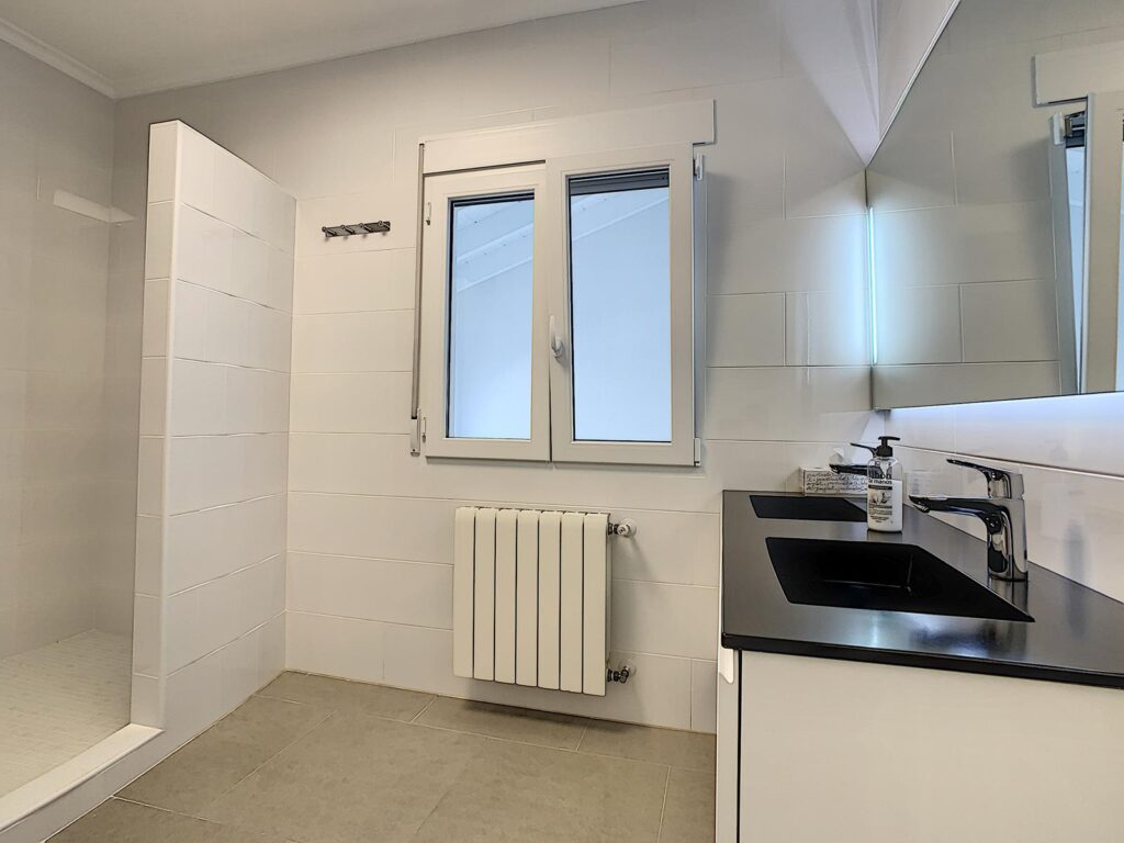 Cumbre del Sol villa renovated with sea views 26