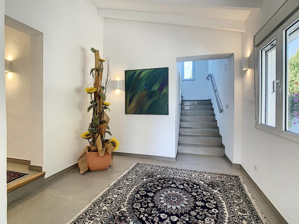 Cumbre del Sol villa renovated with sea views 27