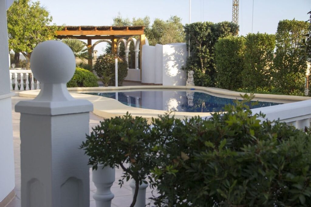 Cumbre del Sol villa renovated with sea views 39