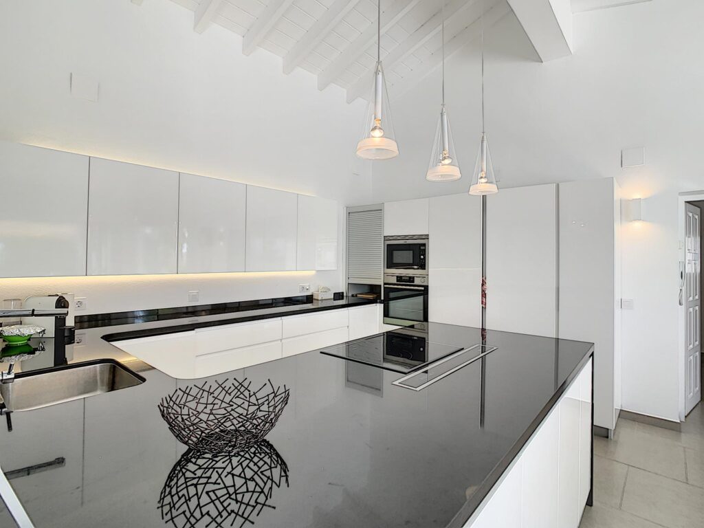 Cumbre del Sol villa renovated with sea views 46