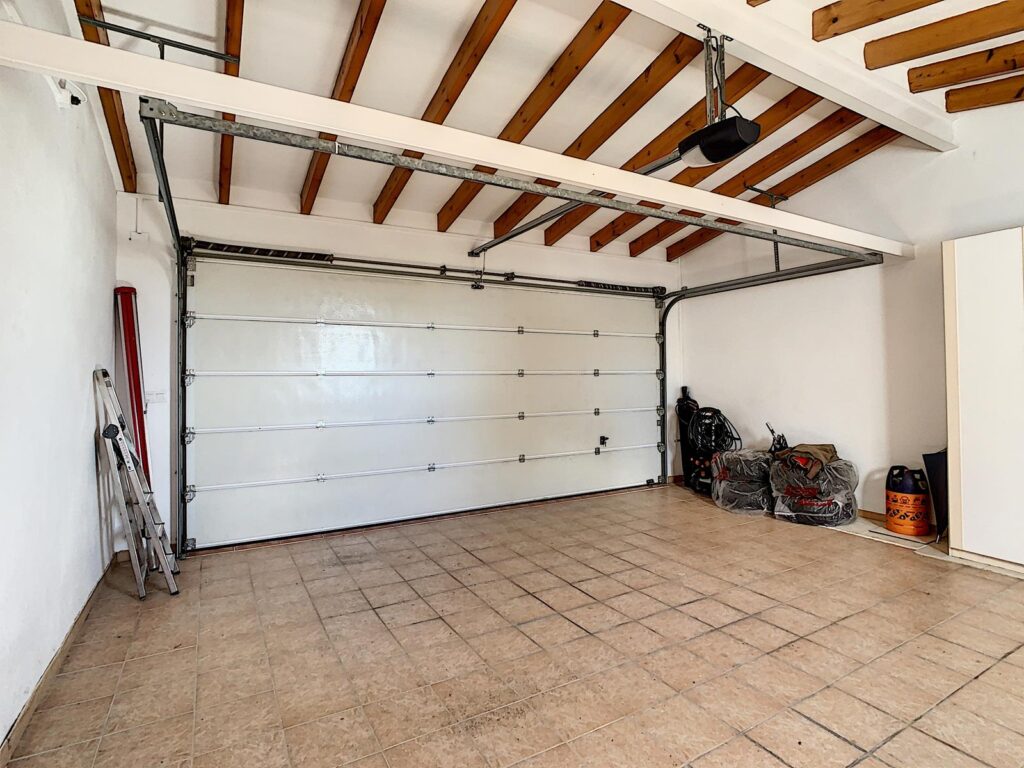 Cumbre del Sol villa renovated with sea views 51