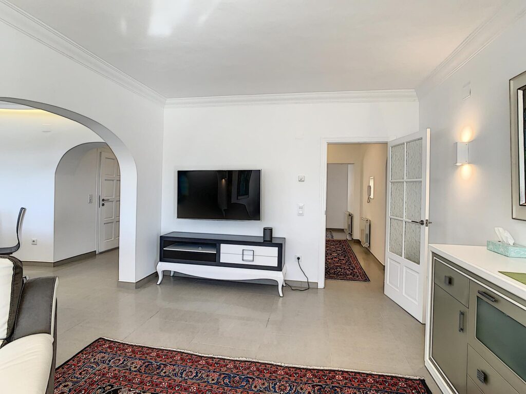 Cumbre del Sol villa renovated with sea views 73