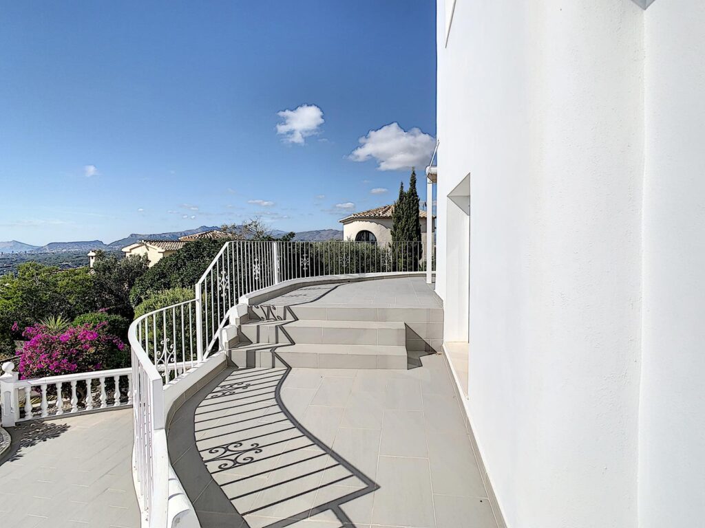 Cumbre del Sol villa renovated with sea views 78
