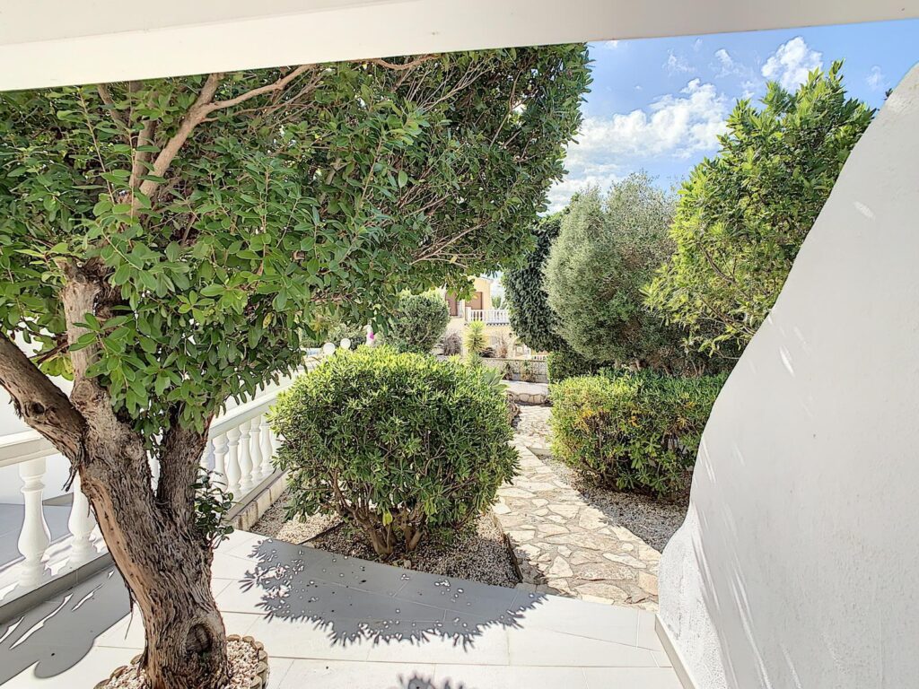 Cumbre del Sol villa renovated with sea views 92