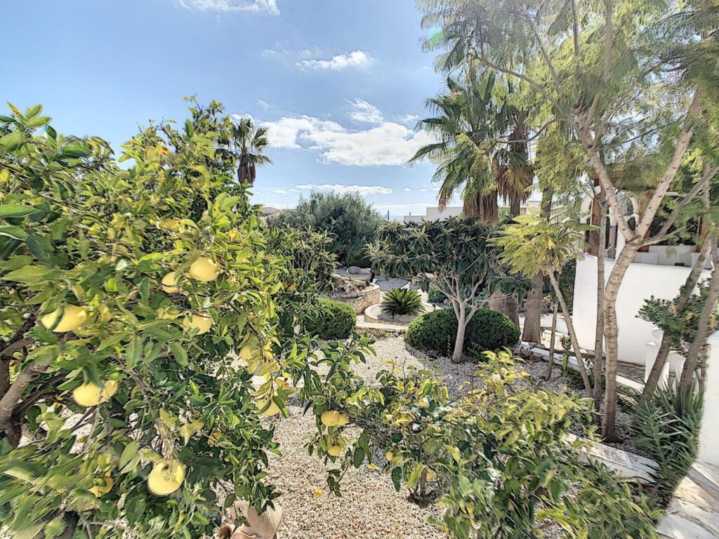 Cumbre del Sol villa renovated with sea views 97