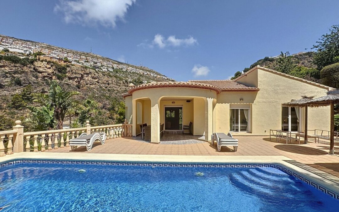 Cumbre del Sol villa con piscina privada