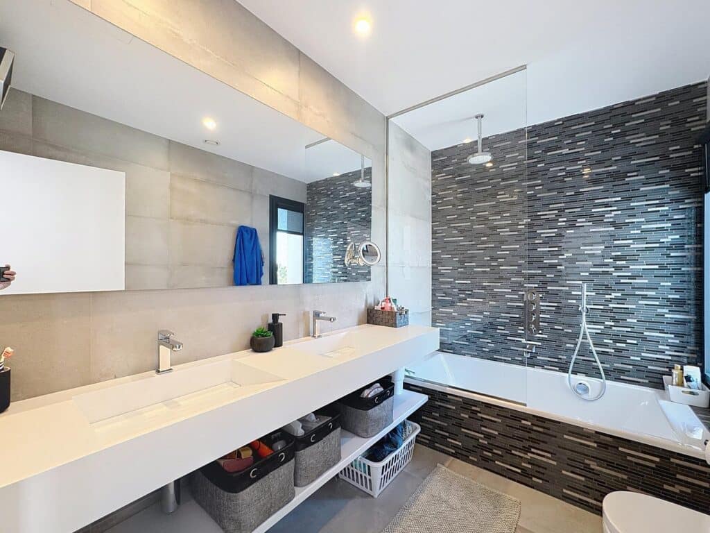 Cumbre del Sol Modern villa with sea views 22
