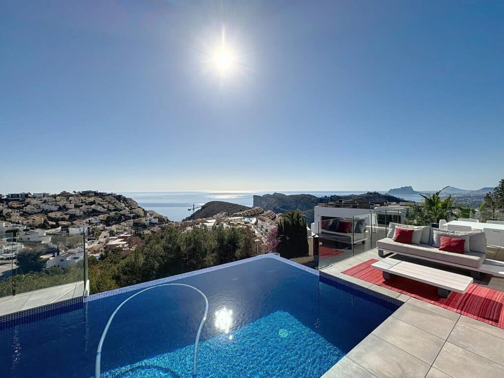 Cumbre del Sol Modern villa with sea views 25