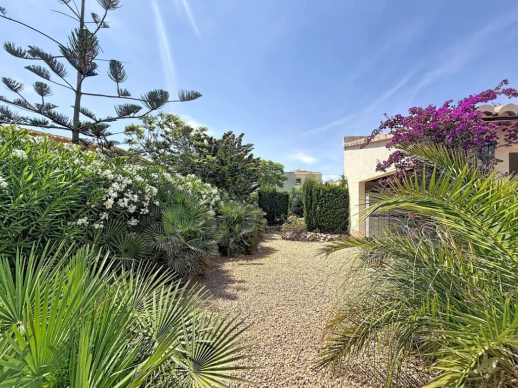 Villa in residential Magnolias, Cumbre del Sol, Costa Blanca North. 52