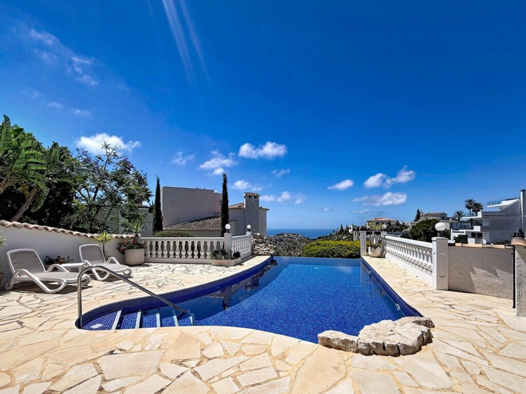 Villa independiente con vistas al mar y piscina climatizada Kalmias Cumbre del Sol Costa Blanca Norte 1