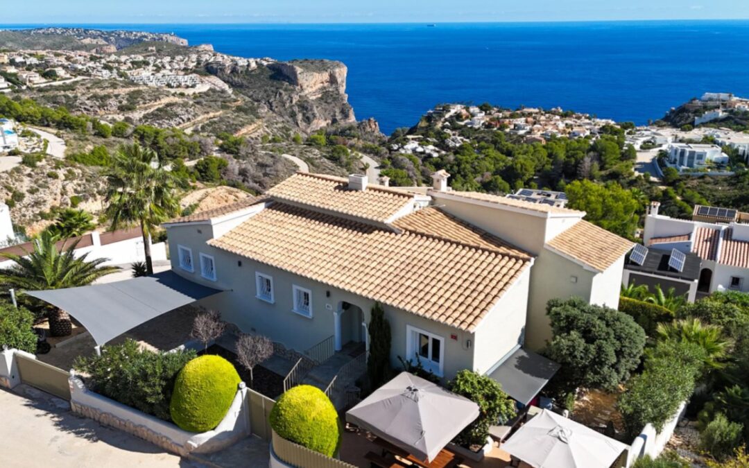 Cumbre del Sol espectacular villa con vistas panorámicas y piscina privada