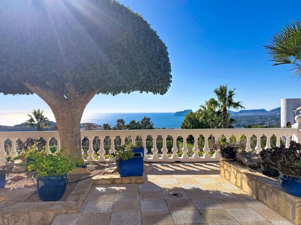 Cumbre del Sol villa op een dubbele kavel met panoramisch uitzicht in Kalmias 77