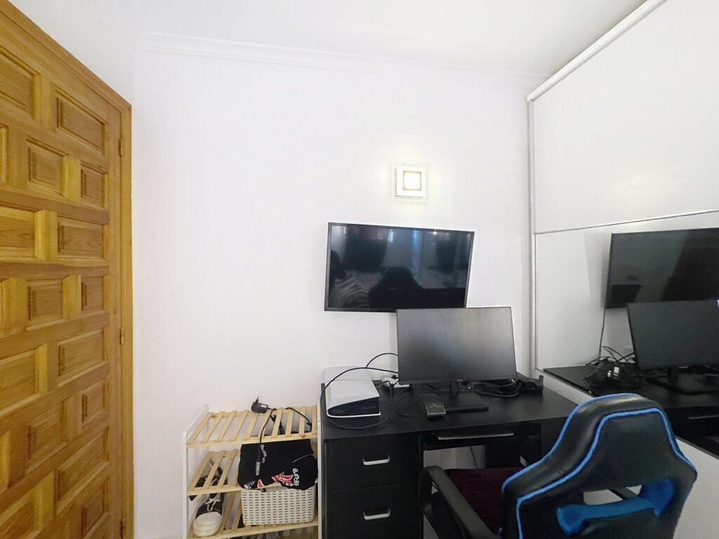 Cumbre del Sol appartement met uitzicht op de bergen in Pueblo Montecala 27
