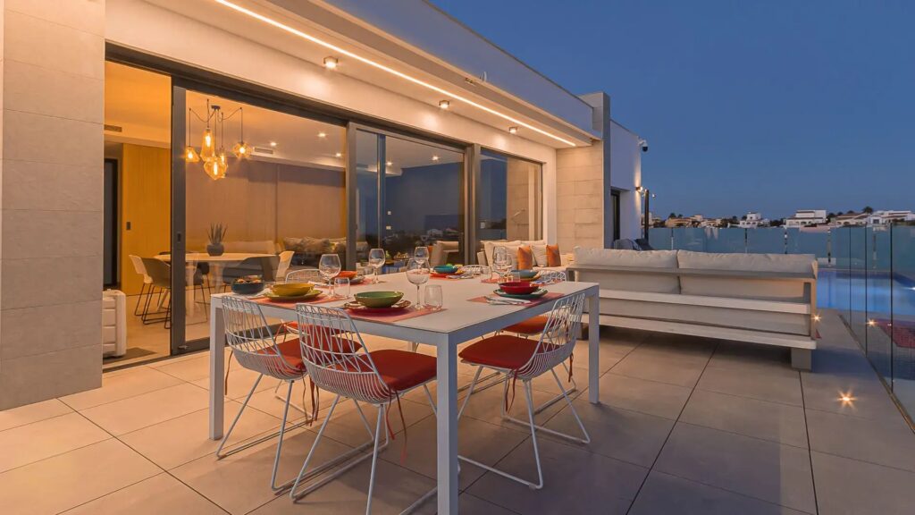 Cumbre del Sol Moderne Villa mit Meerblick 46