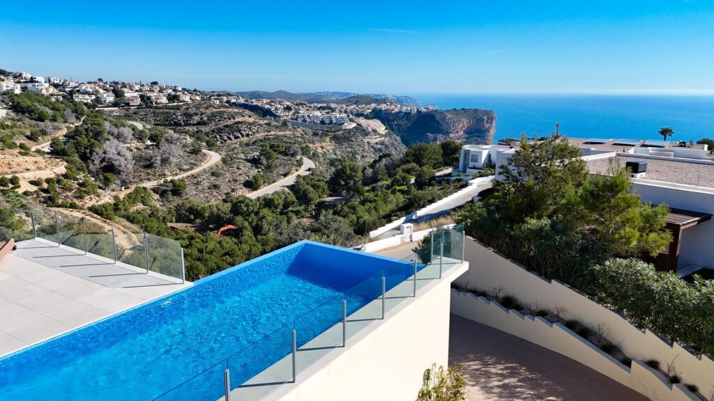 Cumbre del Sol: beeindruckende moderne Villa mit spektakulärem Meerblick 1