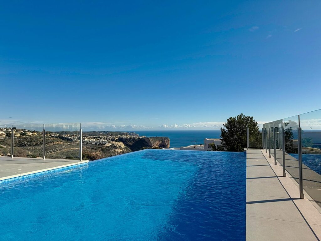 Cumbre del Sol: beeindruckende moderne Villa mit spektakulärem Meerblick 25