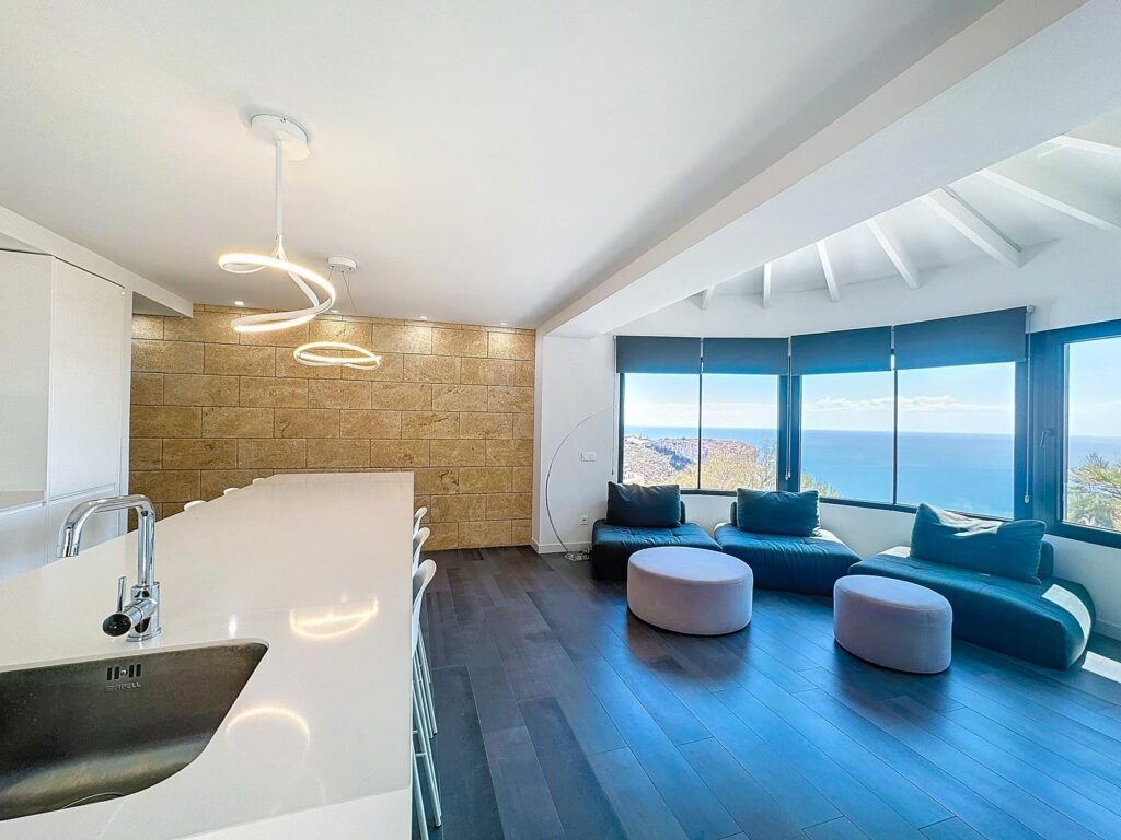 Cumbre del Sol: renovierte Villa mit atemberaubendem Meerblick 7