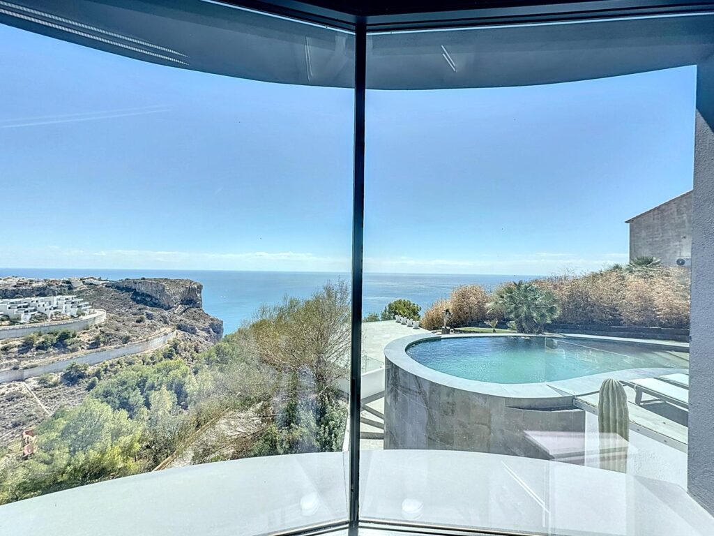 Cumbre del Sol: renovierte Villa mit atemberaubendem Meerblick 33