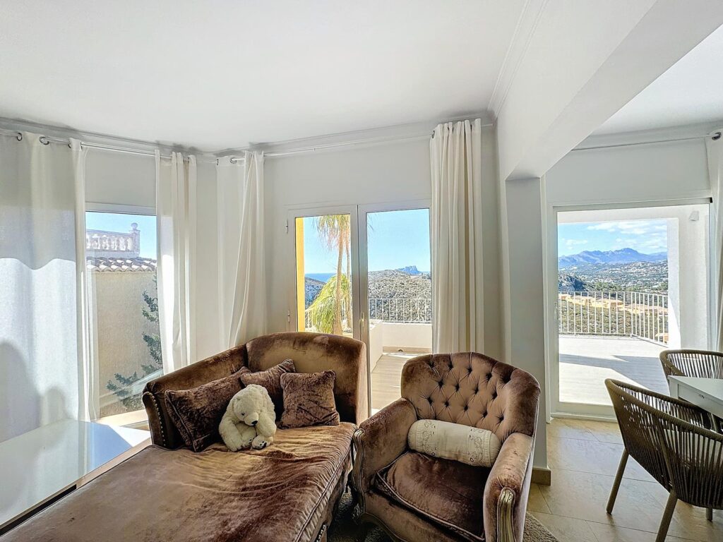 Villa in Cumbre del Sol mit spektakulärem Meerblick 10