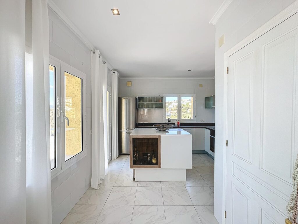 Villa in Cumbre del Sol mit spektakulärem Meerblick 12