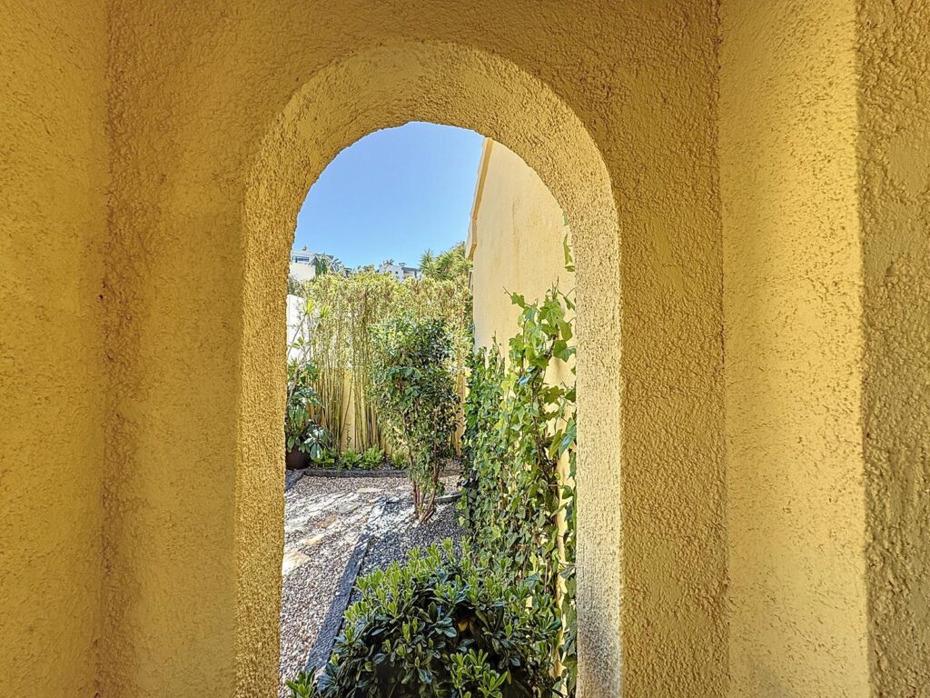Villa in Cumbre del Sol mit spektakulärem Meerblick 72